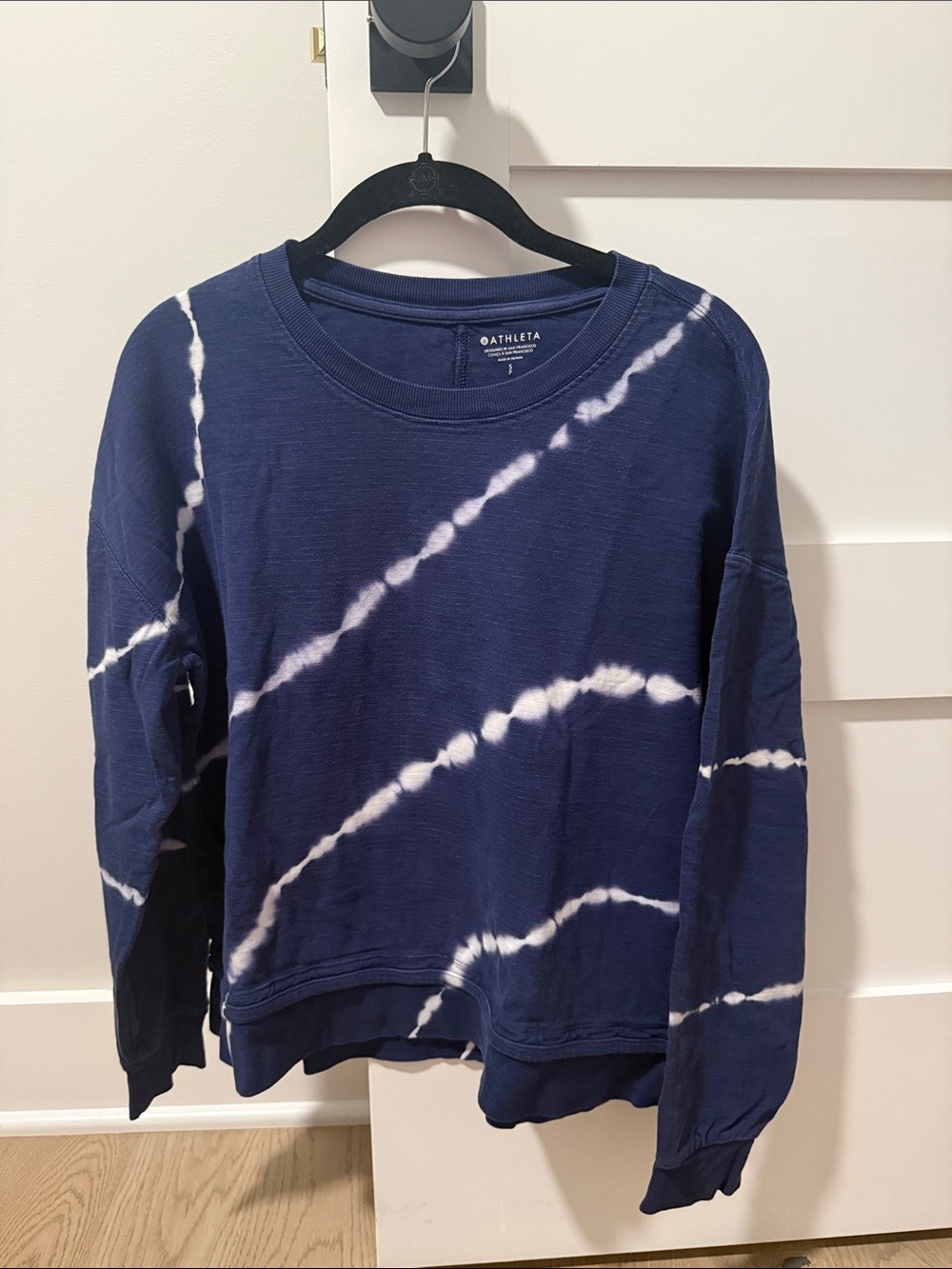 Athleta Navy and White Tie-Dye Crew Sweatshirt